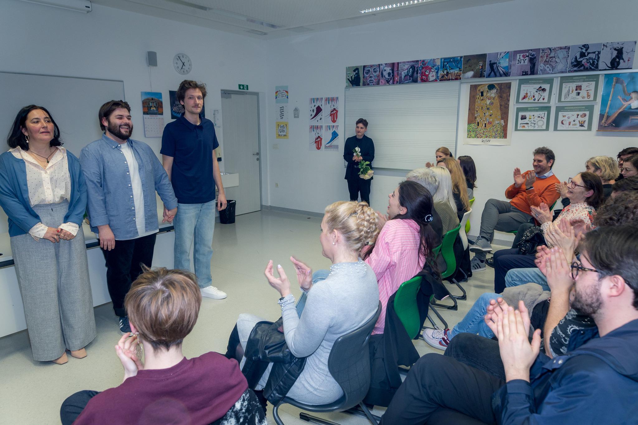 Immagine per Quella lotta dentro Miki e Oto, Zvezdice debutta a scuola a Nova Gorica