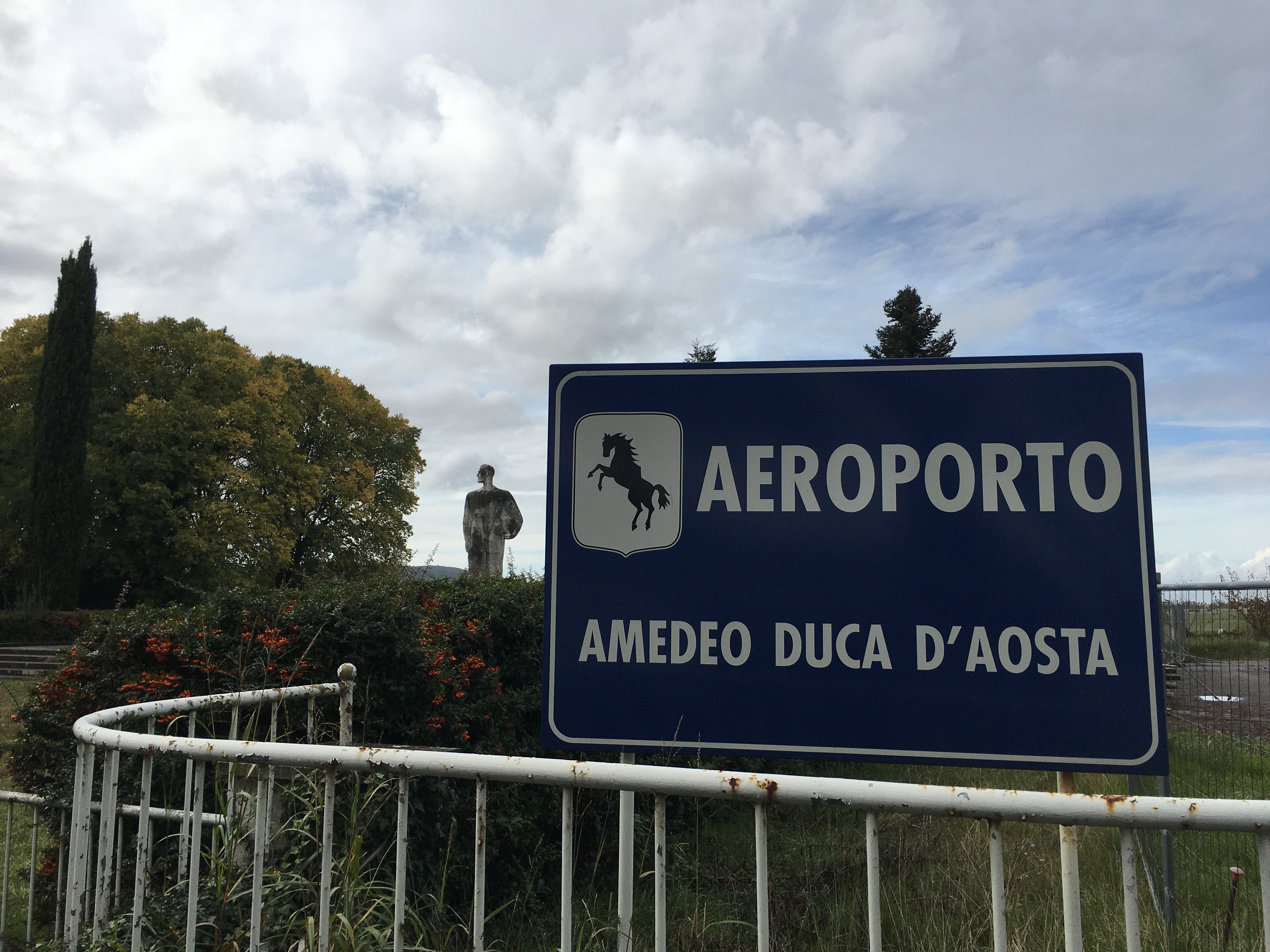 Nuovi vincoli per l'aeroporto di Gorizia, la statua di Duca d'Aosta sarà sotto tutela