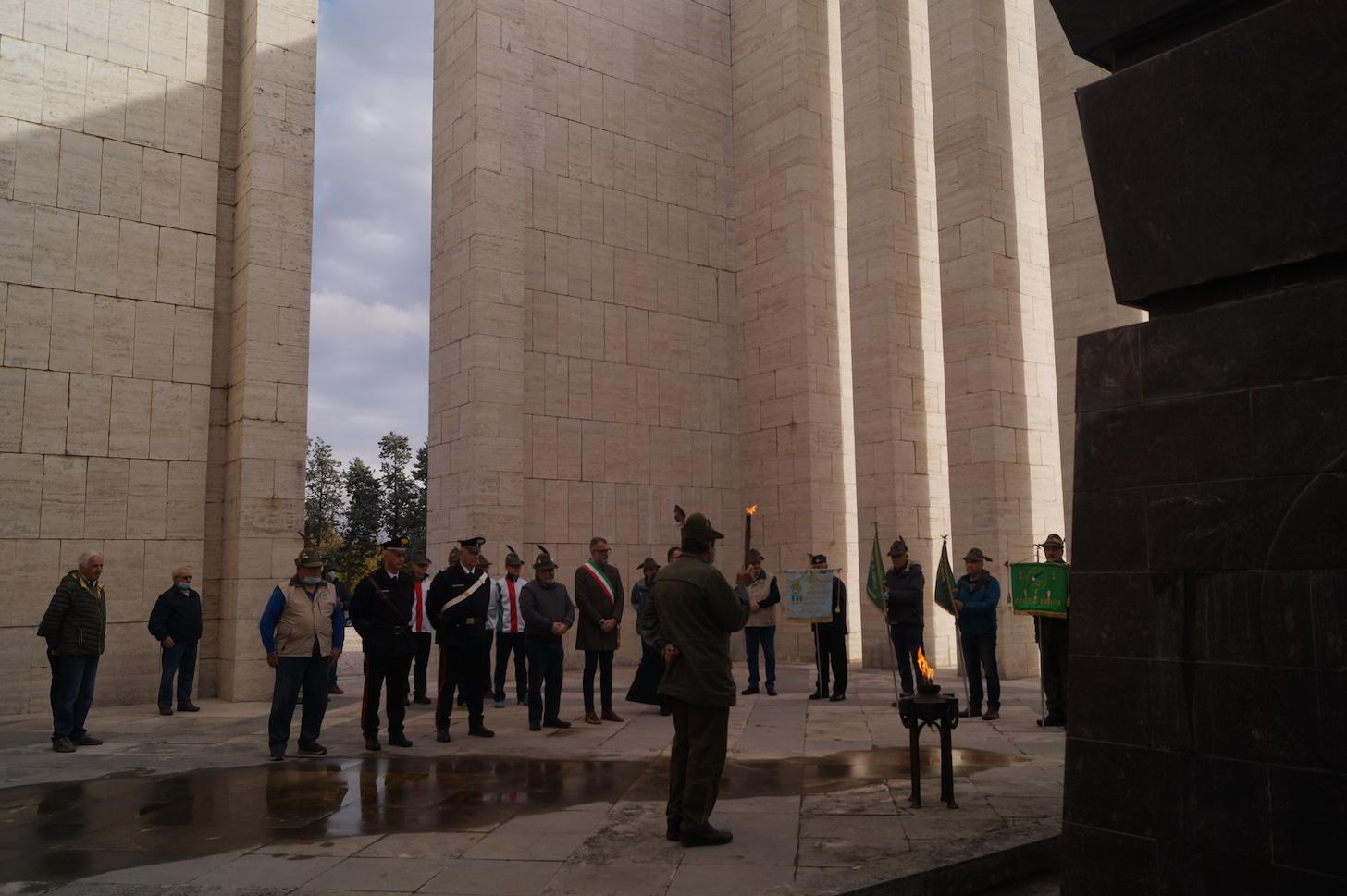 Copertina per L'Ara Pacis accoglie gli Alpini, Medea ricorda la storia e celebra i giovani