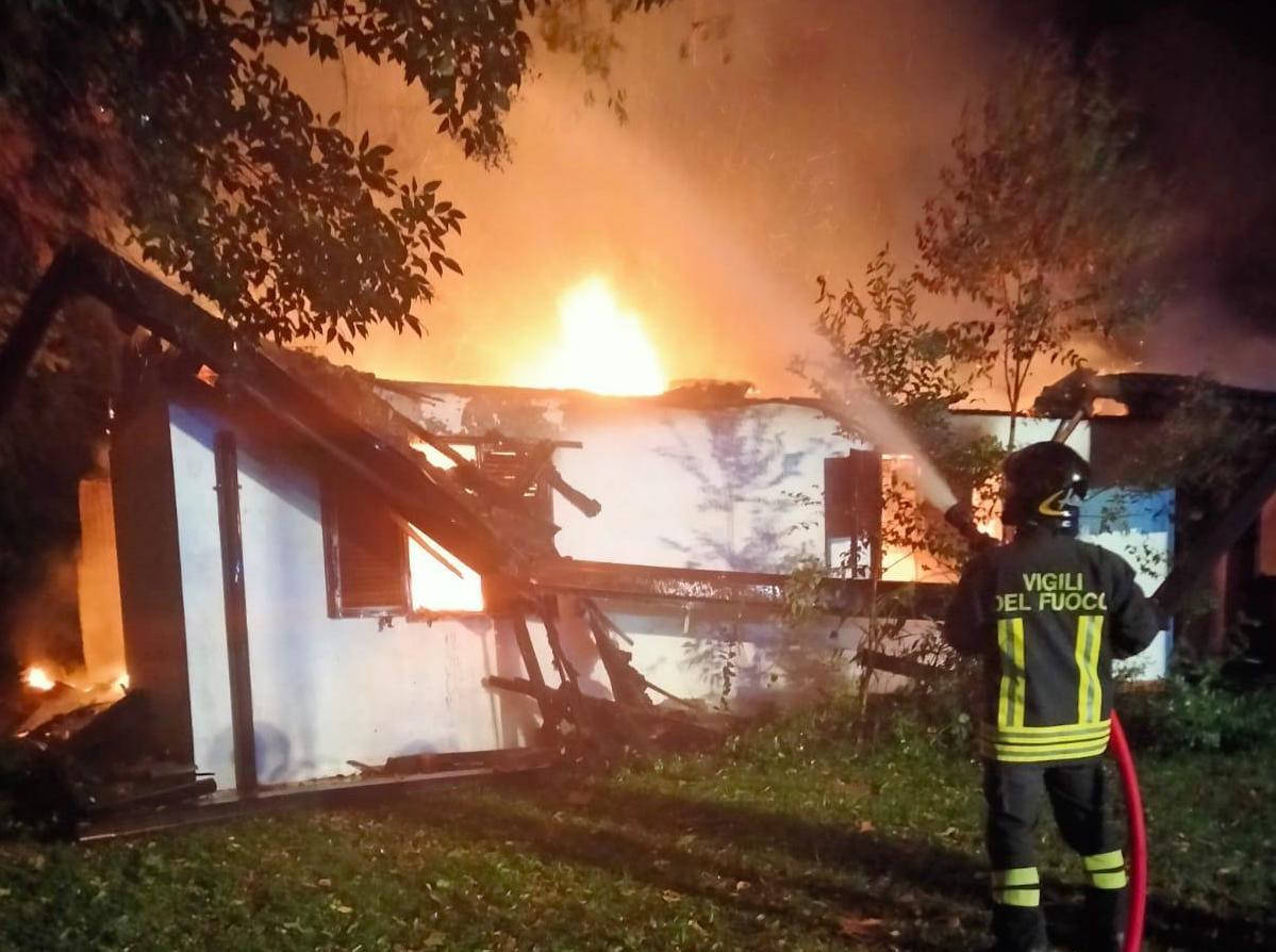 Immagine per Incendio nella notte ad Aiello del Friuli, distrutta una villetta
