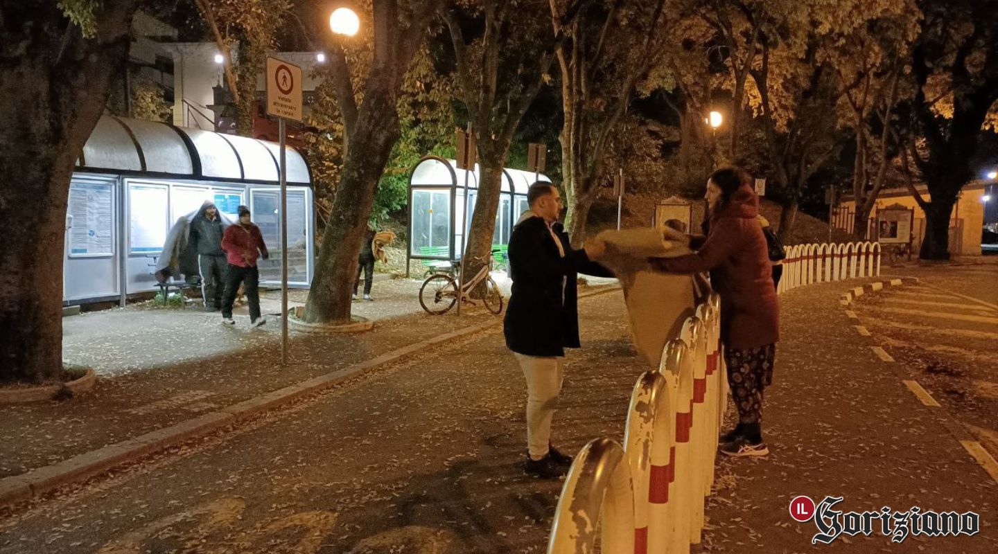 Immagine per Coperte e thé caldo ai migranti in stazione, la notte dei volontari a Gorizia