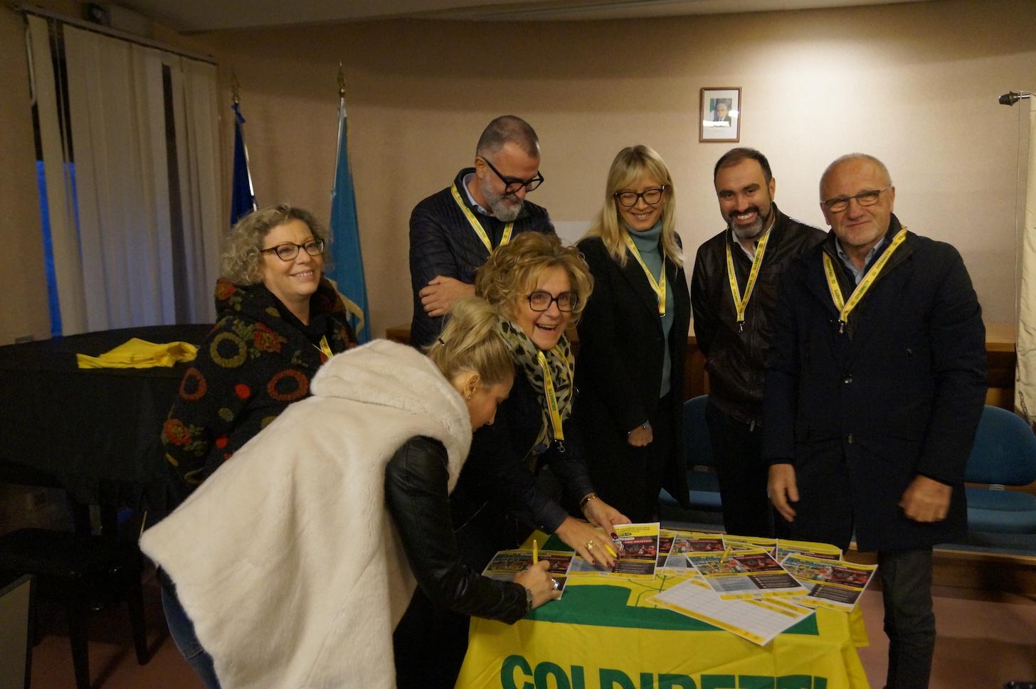 Copertina per I piccoli comuni insieme contro il cibo sintetico, otto sindaci con Coldiretti