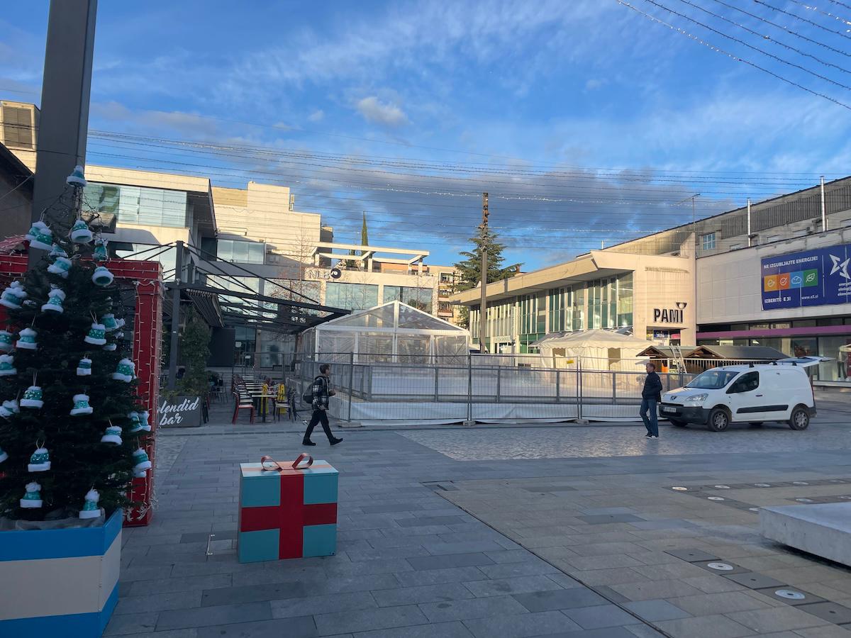 Copertina per Grande pista di ghiaccio in centro a Nova Gorica, musica ed eventi per Natale