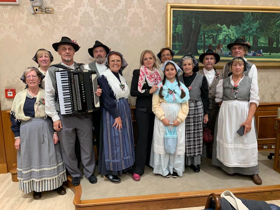 Copertina per Il Gruppo costumi bisiachi canta in Senato, doppia festa per i volontari