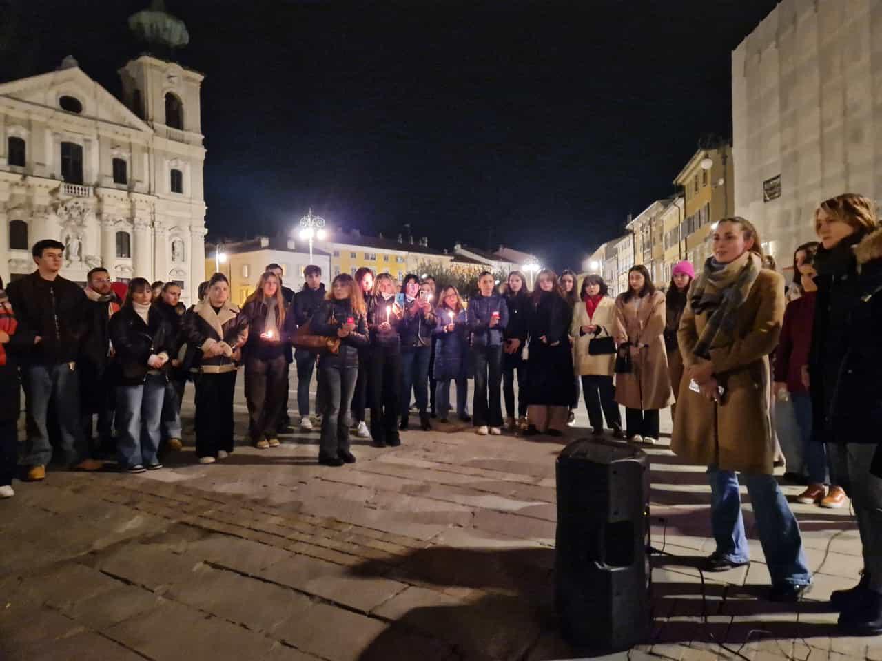 Copertina per Ragazzi in piazza per Giulia, rabbia e silenzio nel sit-in a Gorizia