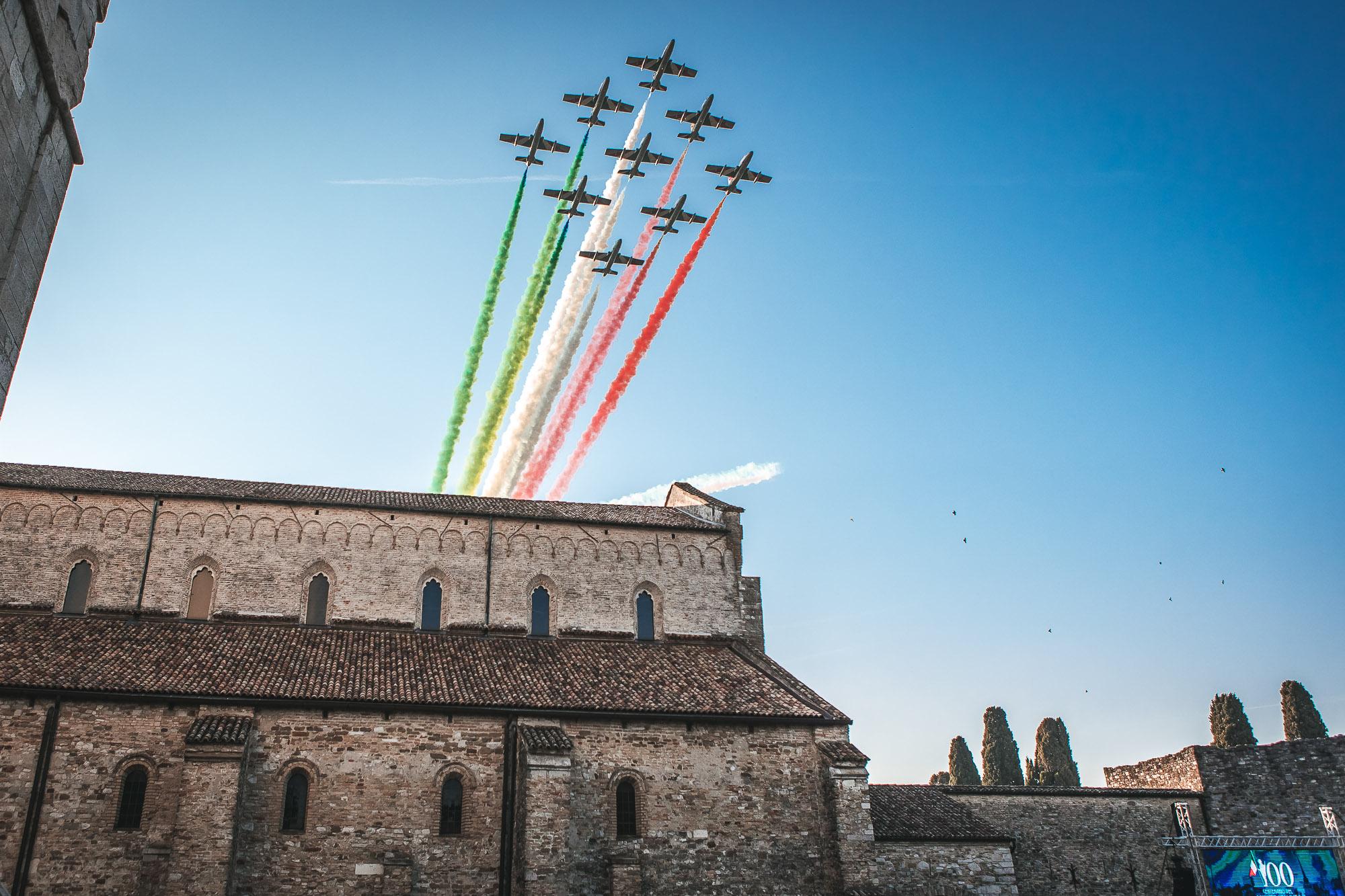 Immagine per Aquileia rivive la storia, il saluto delle Frecce Tricolori al Milite Ignoto
