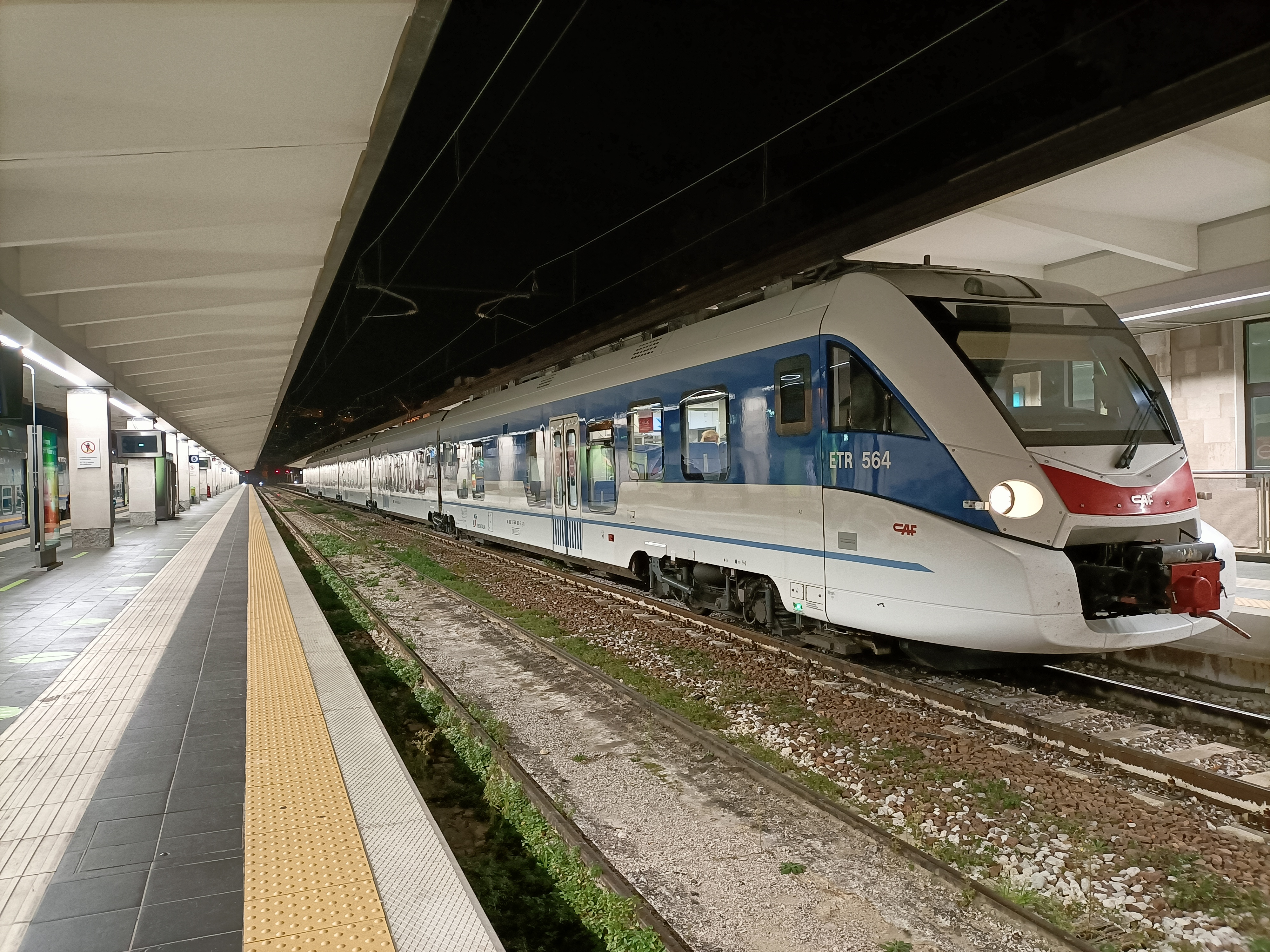 Immagine per Muore investito sui binari tra Monfalcone e Duino, treni in tilt