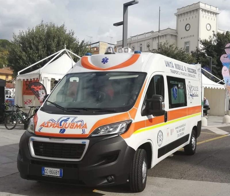 Festa esagerata a Gorizia, cade dagli spalti dopo il gol: ferito un tifoso
