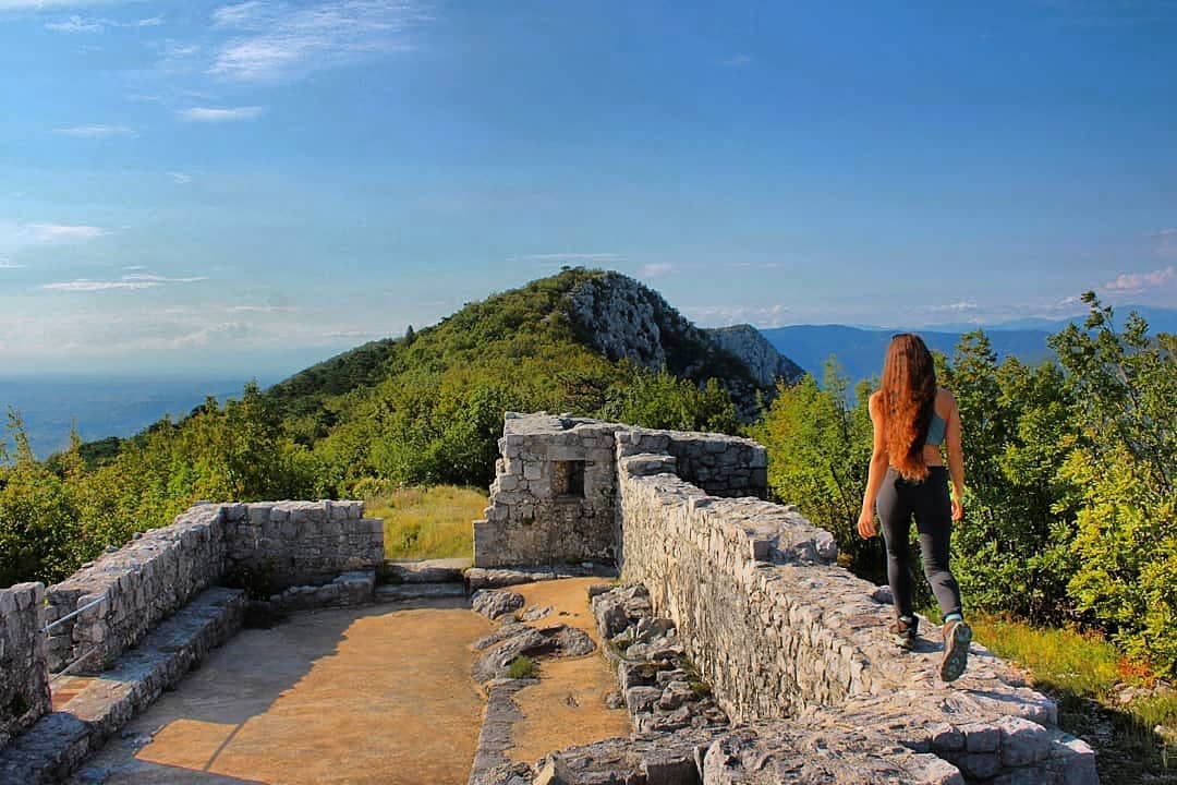 Copertina per A piedi sul Sabotino, torna la camminata fino alla chiesa di San Valentino