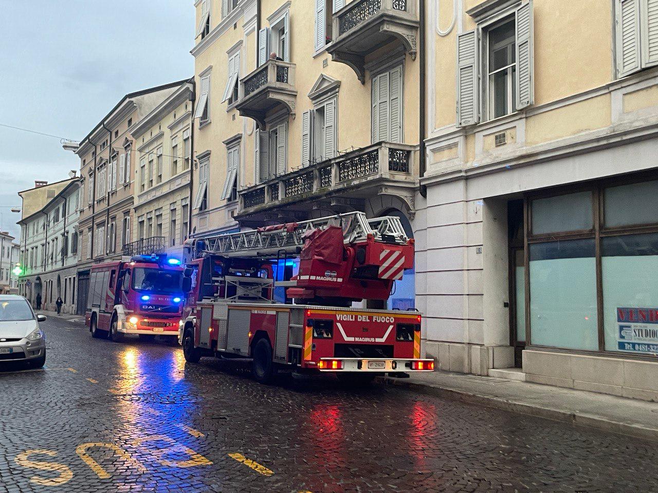 Immagine per Principio d'incendio in un palazzo a Gorizia, fumo nel quadro elettrico