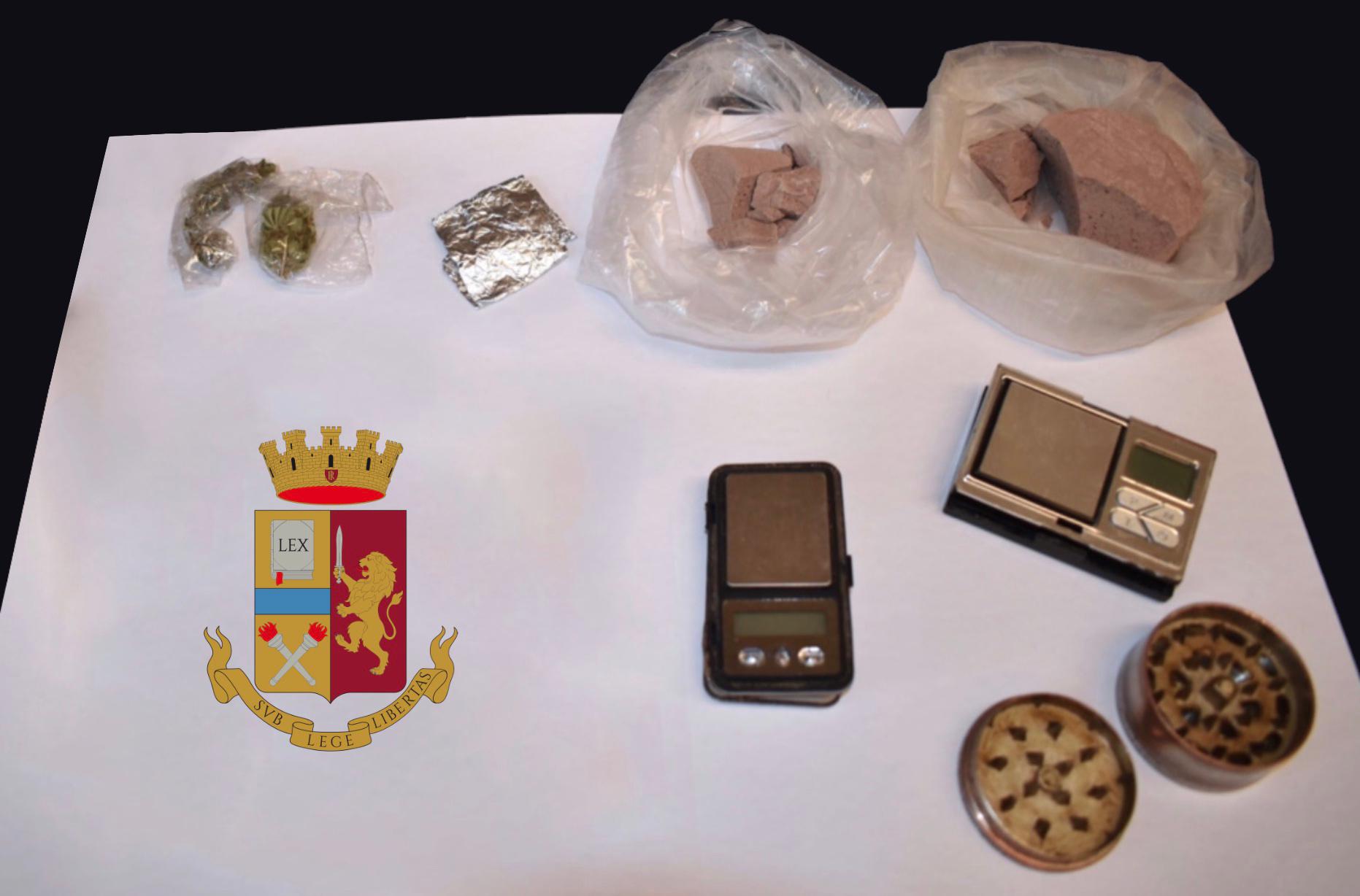 Immagine per Gira tra le case con 111 grammi di droghe a Gorizia, arrestato 36enne