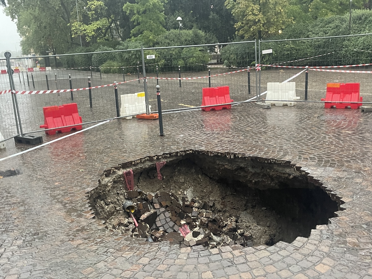 Immagine per Gorizia, voragine nella notte in via Cadorna: ecco cosa sappiamo, strada chiusa