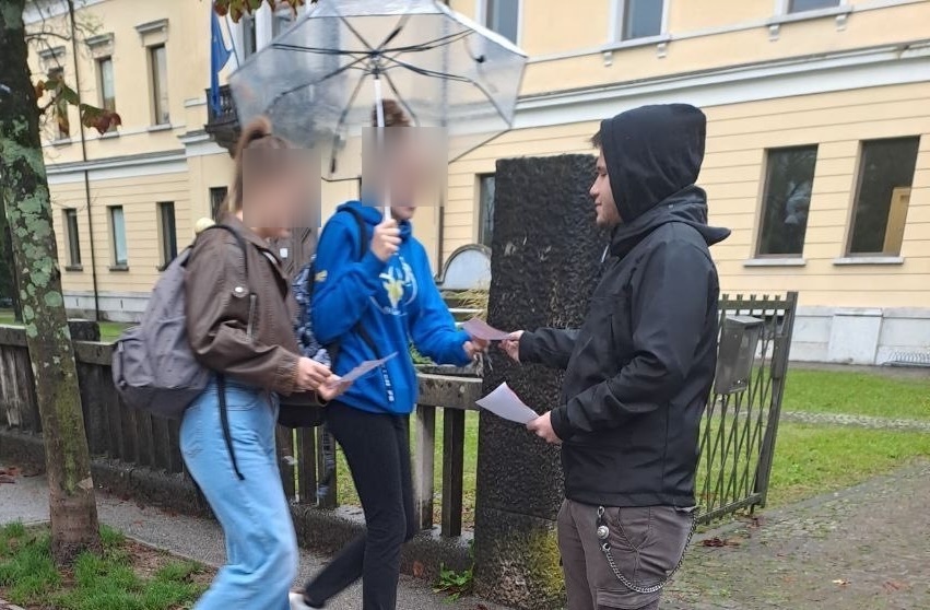Immagine per La memoria di Norma e Milojka divide destra e sinistra, volantini contro fuori scuola