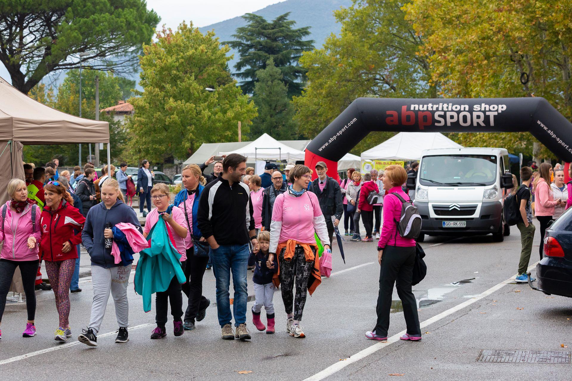 Immagine per Donne e uomini in strada per la ricerca sui tumori, tutti in marcia a Mariano 