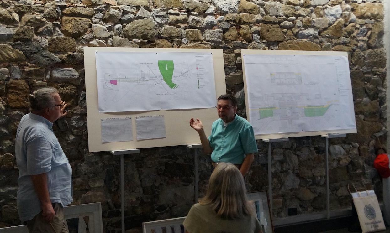 Copertina per Ridisegnare piazza Transalpina, i due architetti contro il bando Gect