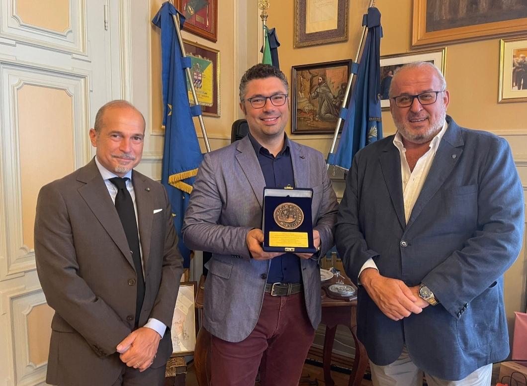 Copertina per Gorizia, Sigillo della città donato ai 50 anni del Festival del Folklore