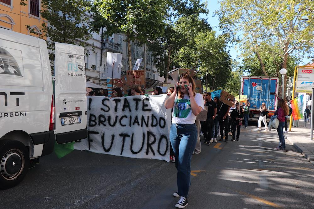 Copertina per «L’era della siccità», il corteo per il clima supera il confine di Gorizia