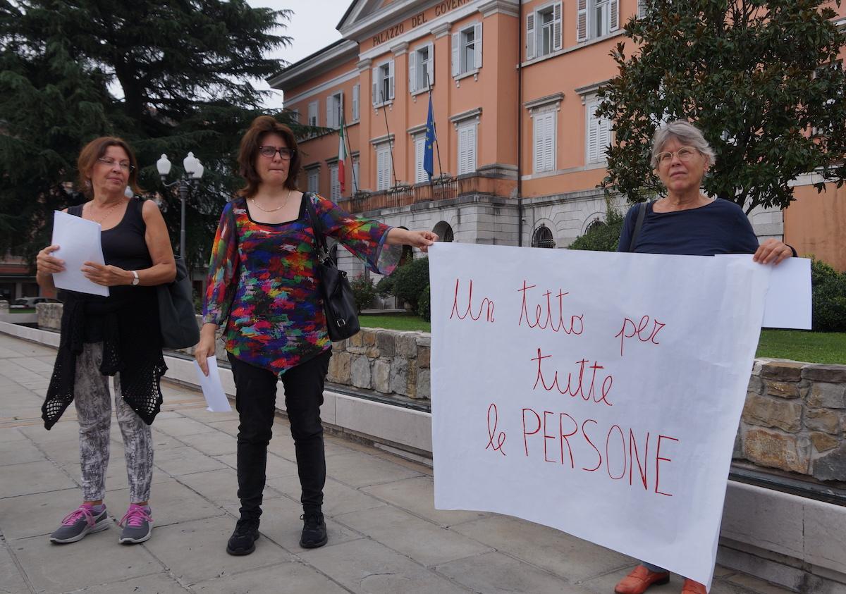 Immagine per Il sit-in dei volontari a Gorizia, «un tetto per tutti» e Caritas cerca spazi
