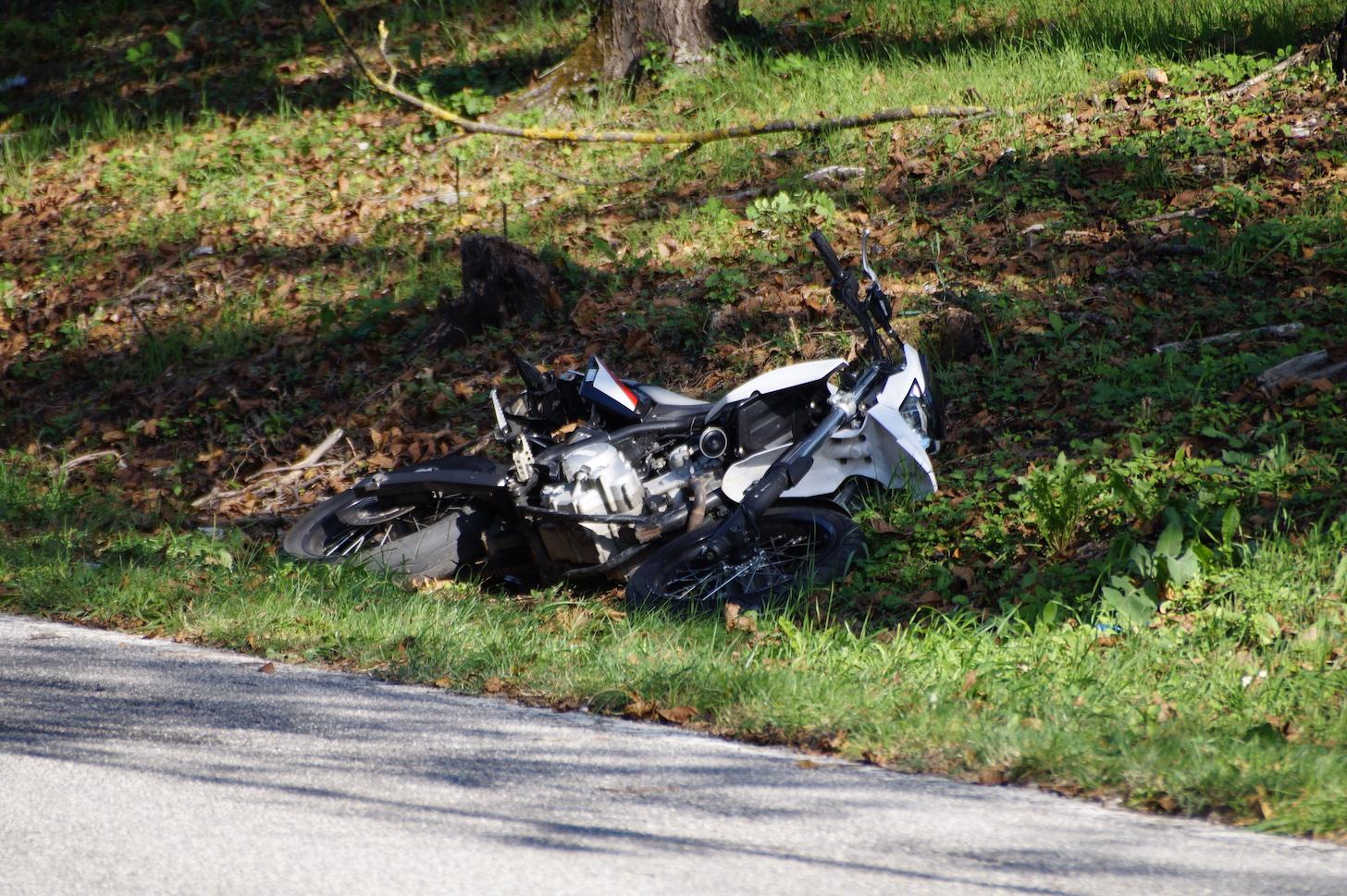 Immagine per Moto finisce fuori strada a Sant'Andrea, feriti due minori: uno è grave