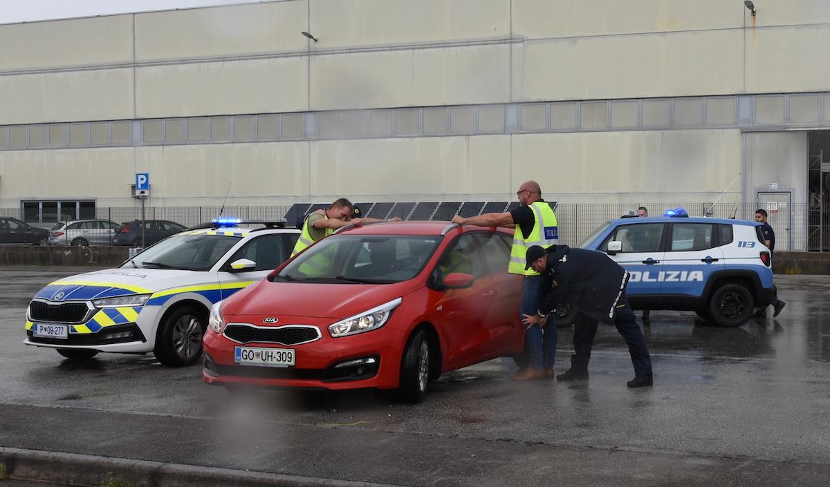 Copertina per Inseguimento oltreconfine della polizia, test per gli agenti a Gorizia
