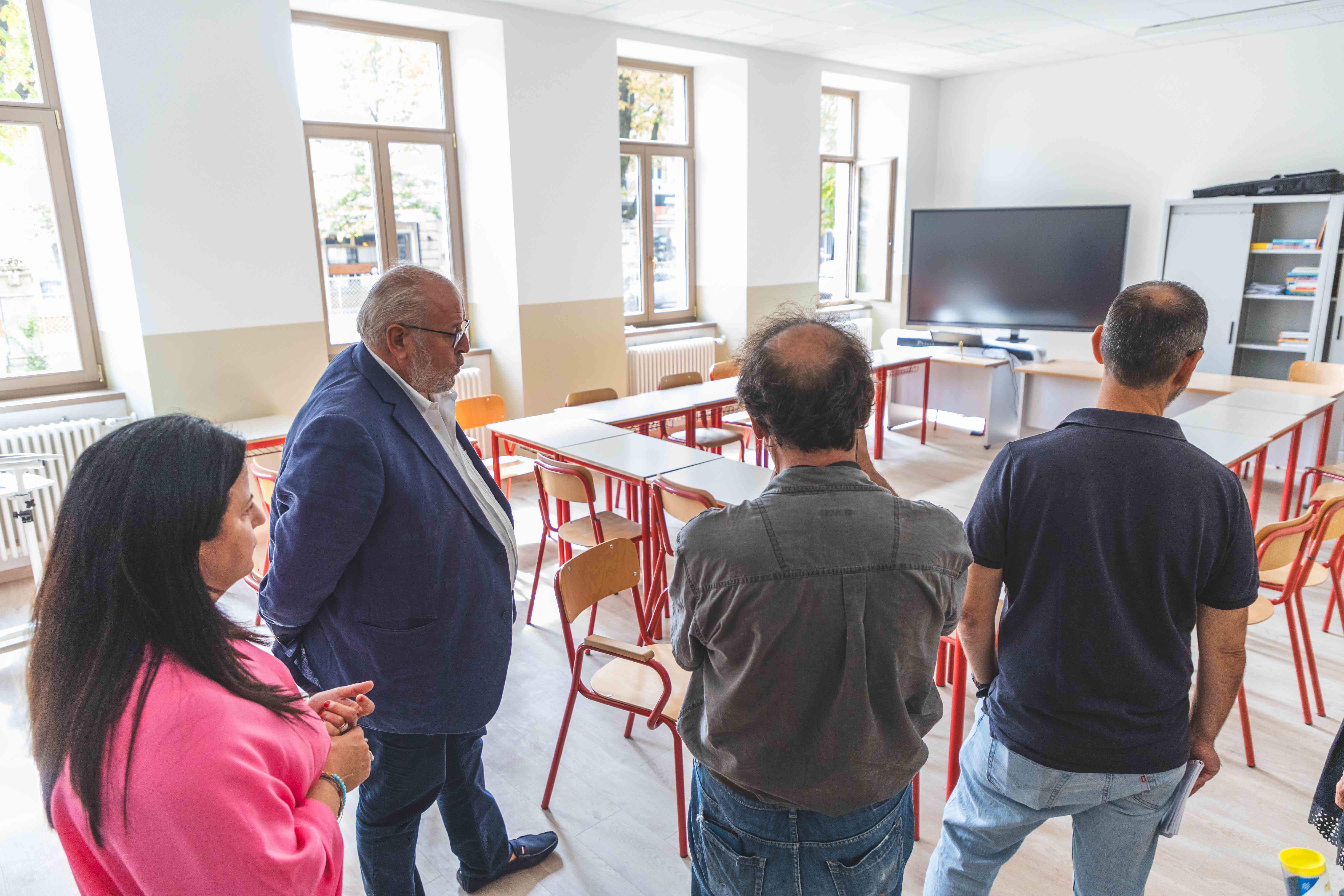 Copertina per Riaperte le porte della scuola De Amicis, 110 alunni accolti a Lucinico