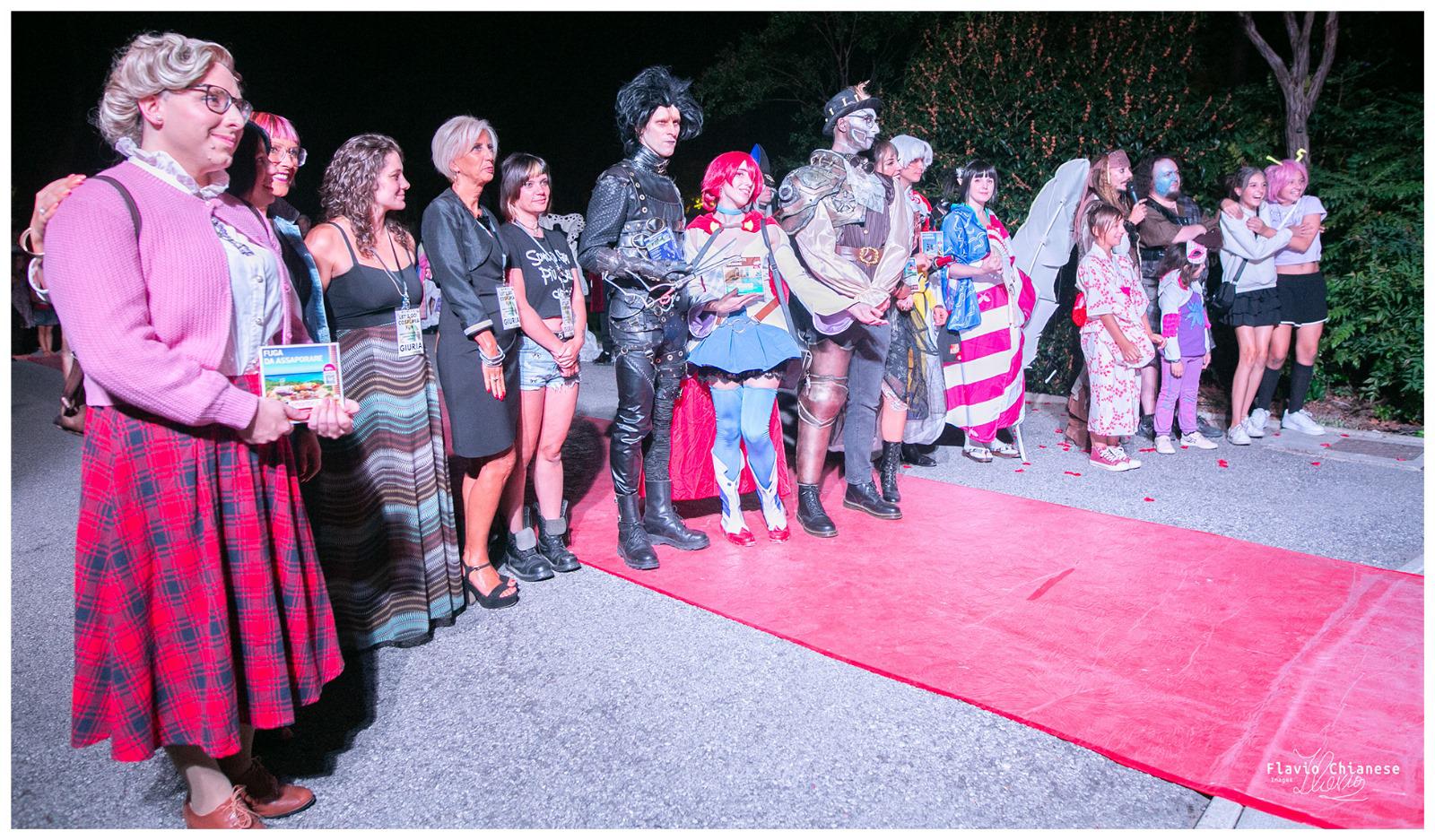 Copertina per Enea vince il miglior cosplay, supereroi e fumetti colorano Gorizia