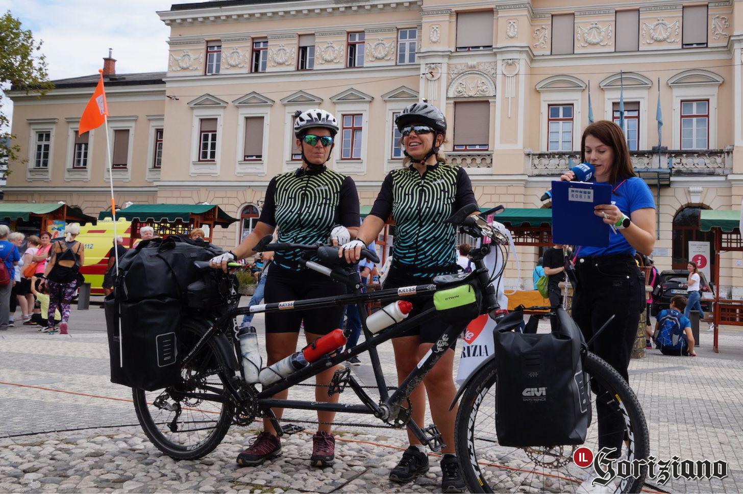 Copertina per Giusi e Chiara arrivano in tandem a Gorizia, giro d'Italia per l'inclusività