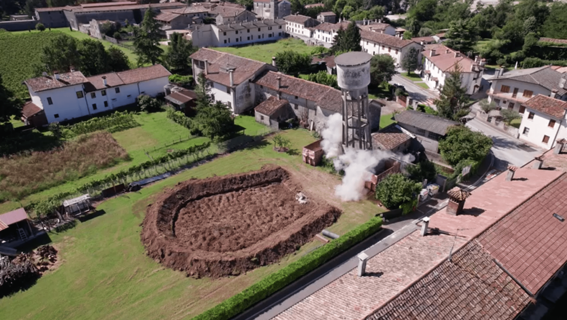 Immagine per Esplosione a Viscone, demolita la vecchia torre dell'acquedotto
