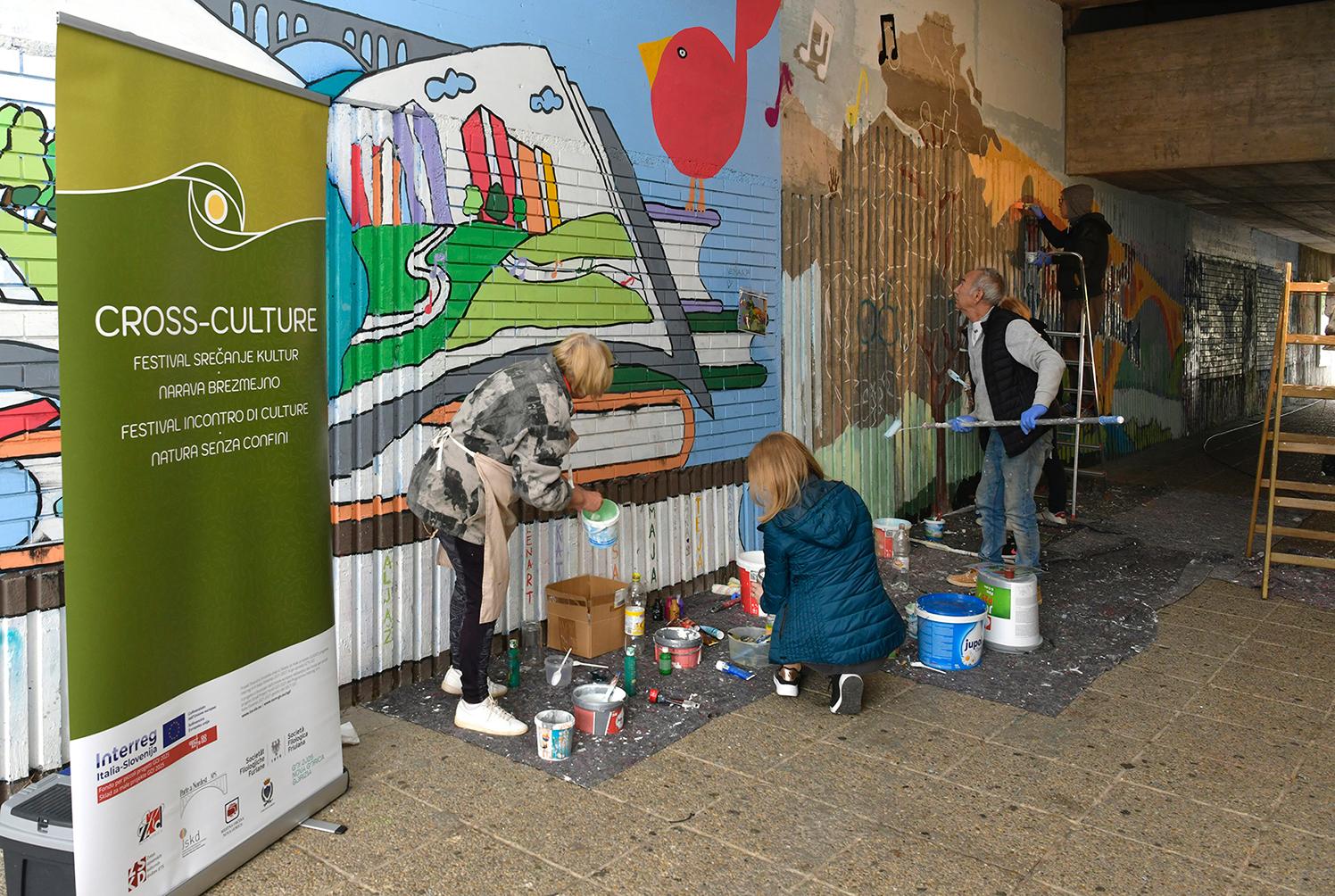 Immagine per Diversità culturale e natura in un murales, così si colora la galleria a Nova Gorica