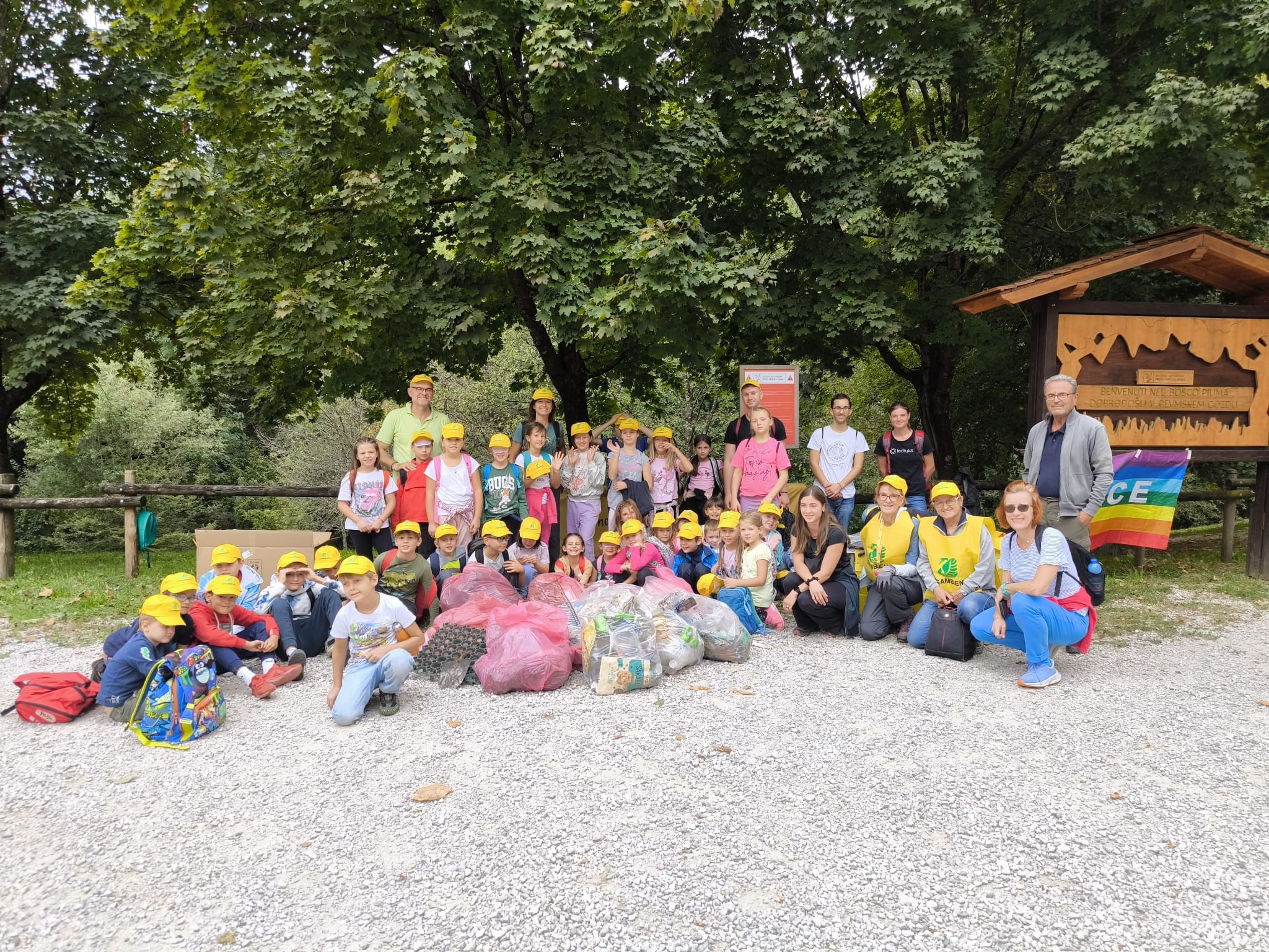 Copertina per Cinquanta bambini e volontari ripuliscono Parco Piuma, l'impegno a Gorizia