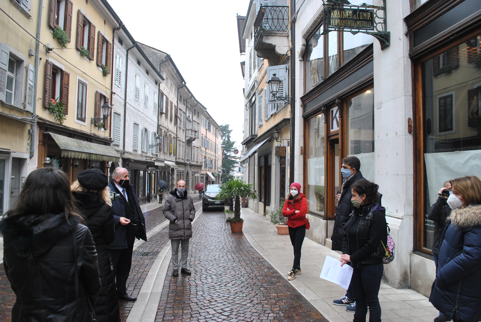 Copertina per Il cuore dello shopping di Gorizia rivive, otto donne lanciano l'associazione per salvare via Rastello